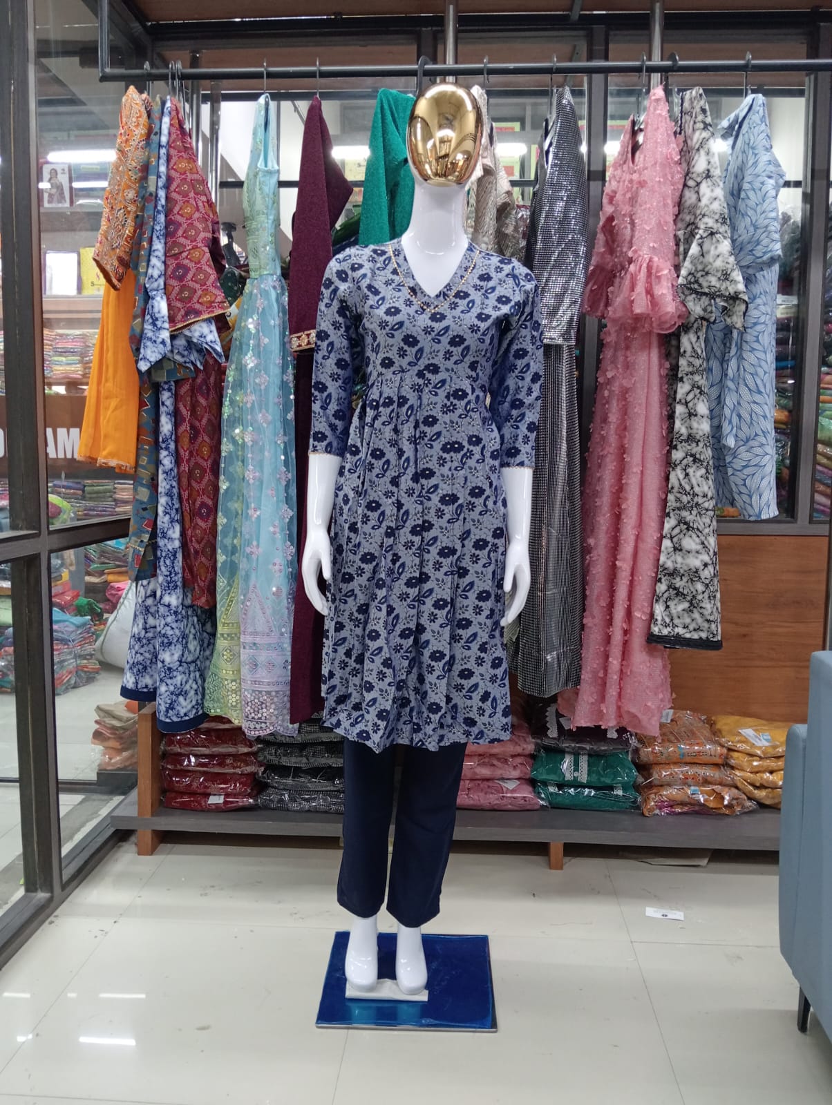 MKK NAAYRA KURTI PANT