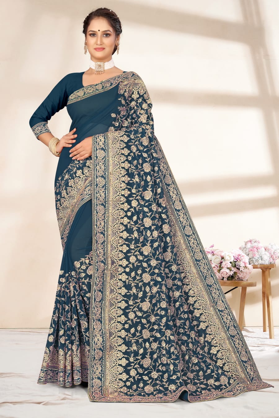 HEAVY DULHAN SAREE WITH JARI WORK ON ALL-OVER THE PALLU AND BORDER.